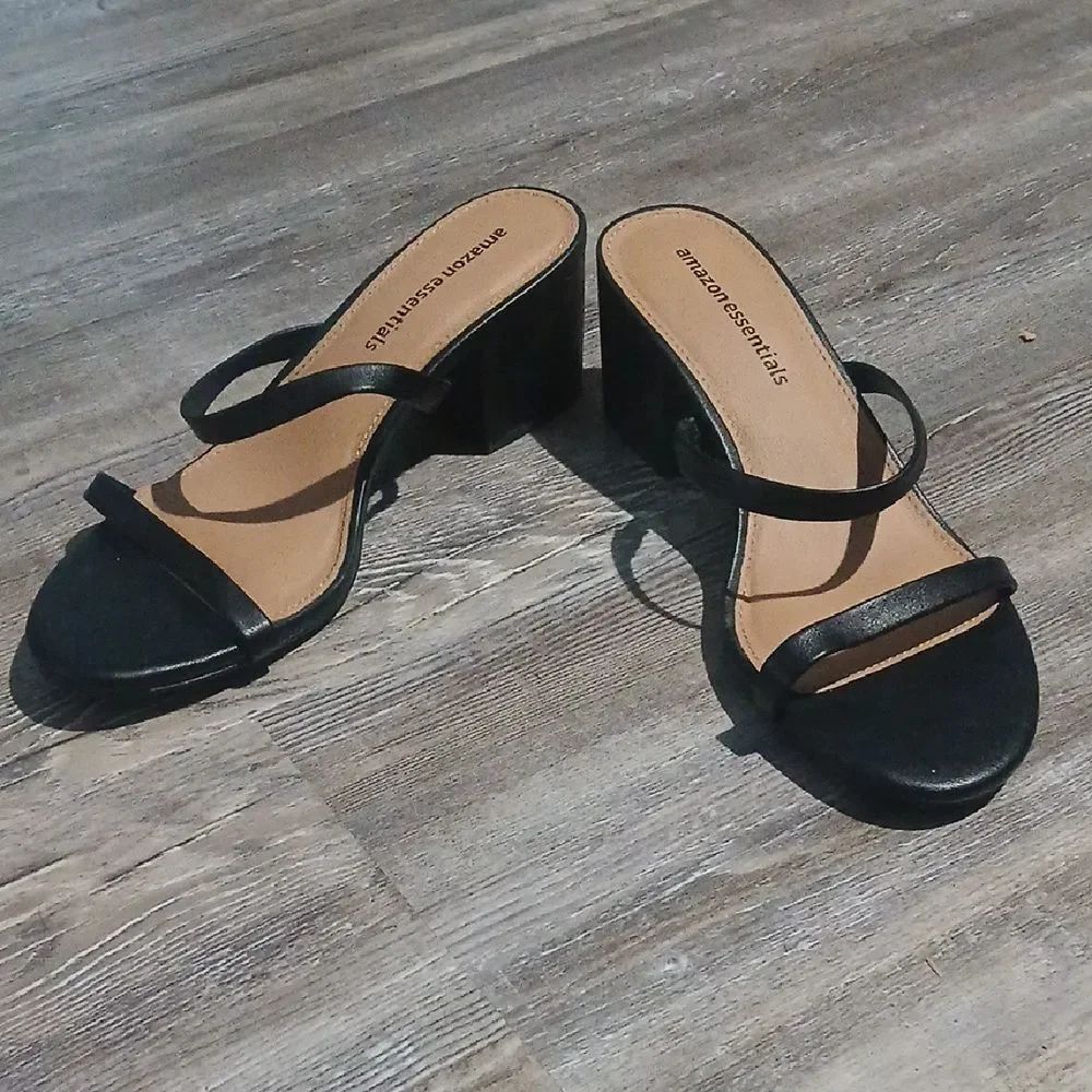 Amazon Essentials black block heel shoes Sz 8 EUC